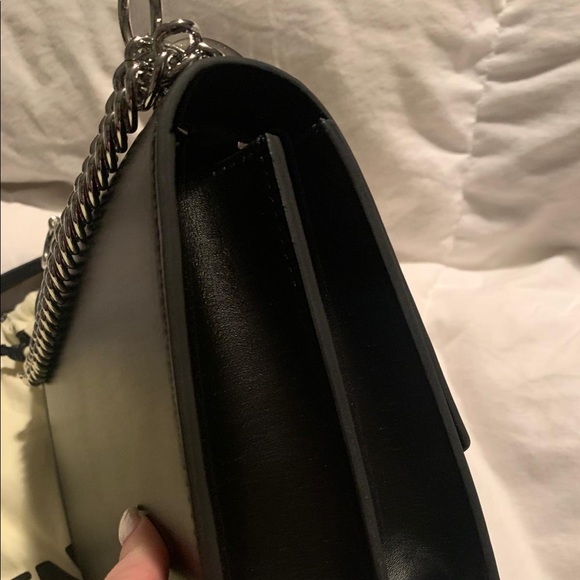 FENDI black bag on chain - Picture 2 of 7